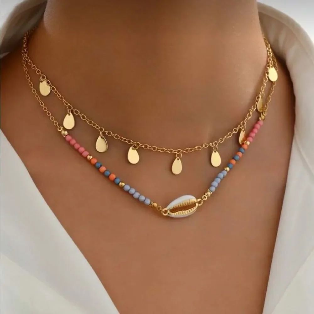Gold-Tone Shell Pendant Necklace M701